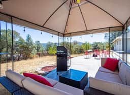 Cherry Cottage by Yosemite w/ Game Room & Hot Tub