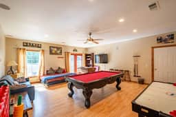 Creekside Haven near Yosemite w/ Hot Tub, GameRoom