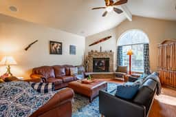 Creekside Haven near Yosemite w/ Hot Tub, GameRoom
