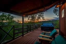 Yosemite Black Oak Villa with Hot tub, Game Room, EV, RV, Outdoor games