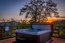 Yosemite Black Oak Villa with Hot tub, Game Room, EV, RV, Outdoor games