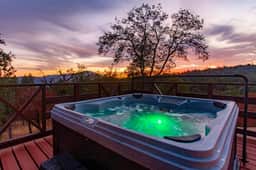 Yosemite Black Oak Villa with Hot tub, Game Room, EV, RV, Outdoor games