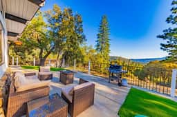 Yosemite Garden View Getaway, Hot Tub, Pool Table