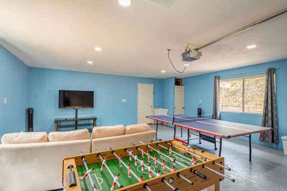 Cherry Cottage by Yosemite w/ Game Room & Hot Tub