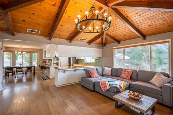 Cherry Cottage by Yosemite w/ Game Room & Hot Tub