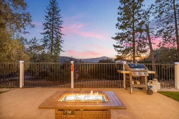 Hillside Sky Ranch Retreat 12 miles from Yosemite
