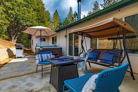 The Manic Mountains Cabin | Game Room, Hot Tub