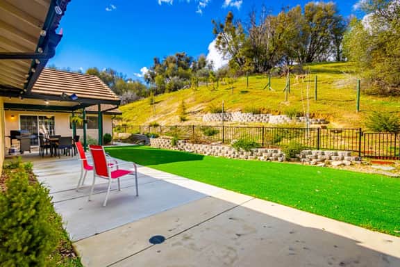 The Mystic Mountains Retreat, Hot Tub, Fenced yard