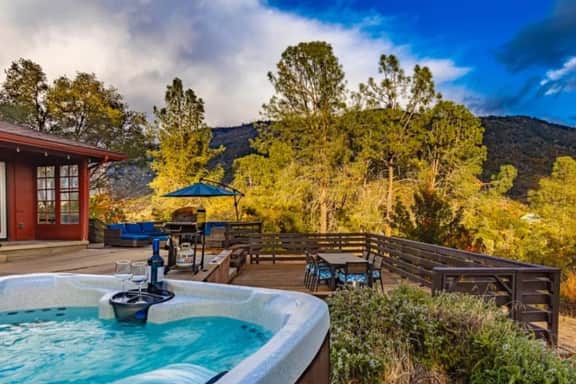 The Sierra Vista Lodge | Hot Tub | Game Room | 16