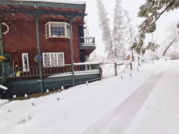 Victorian Villa by Bass Lake, 20 min to Yosemite
