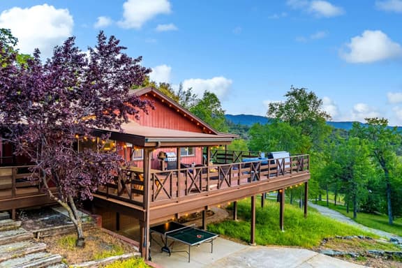 Sierra Forest Guesthouse, Upper level, Spa, Deck