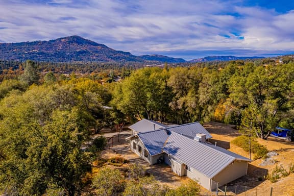 Yosemite Hills Cabin, Pool Table, Fitness, Views
