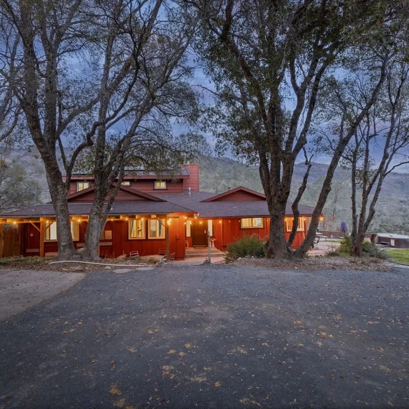 Willow Creek Trailhead Cabin | Hot tub | Game Room